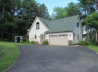 N2822 Pryse Dr, Waupaca, WI 54981