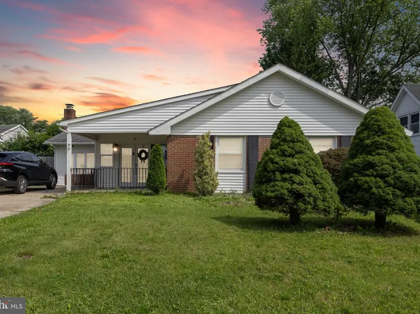 38 Hepburn Ln, Willingboro, NJ 08046