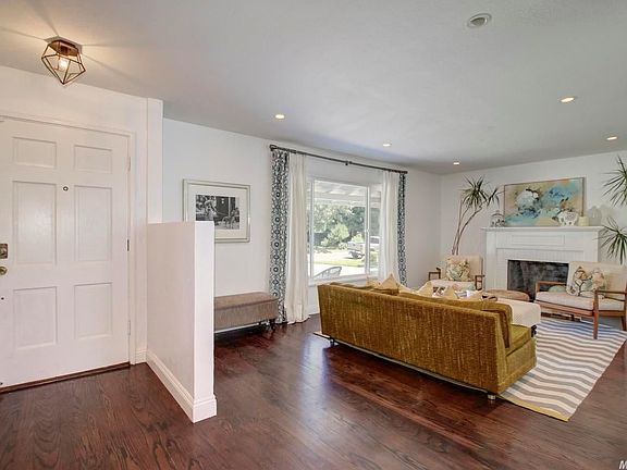 3rd image of 3670 Las Pasas Way