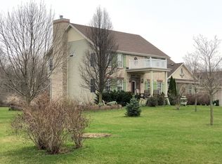 1425 Shorewood Dr, Saint Anne, IL 60964