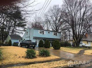 3 Lynn Ct, Edison, NJ 08817