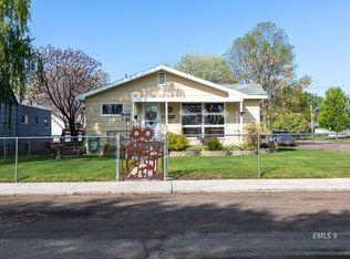 490 N 8th Ave, Forsyth, MT 59327