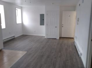 13 Library St, Williamstown, NJ 08094