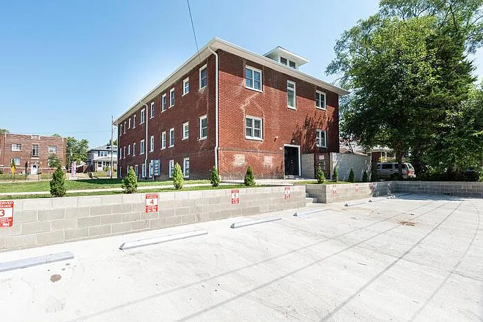 5143 E Washington St #102 — Photo 10