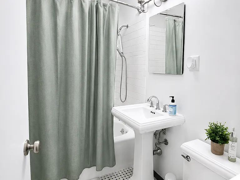 245 E 19th St #6M — Photo 7