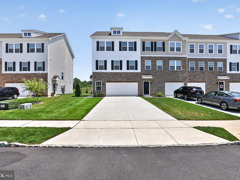 491 N Palace Dr