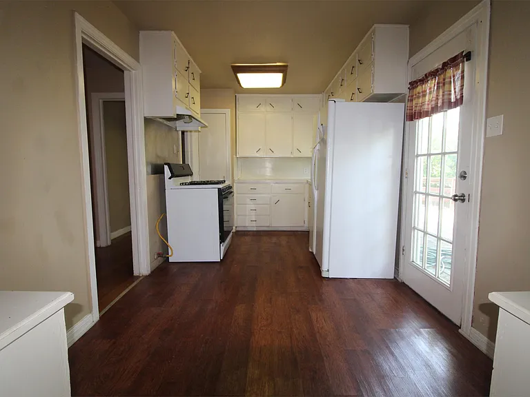 510 Kern Rd — Photo 1