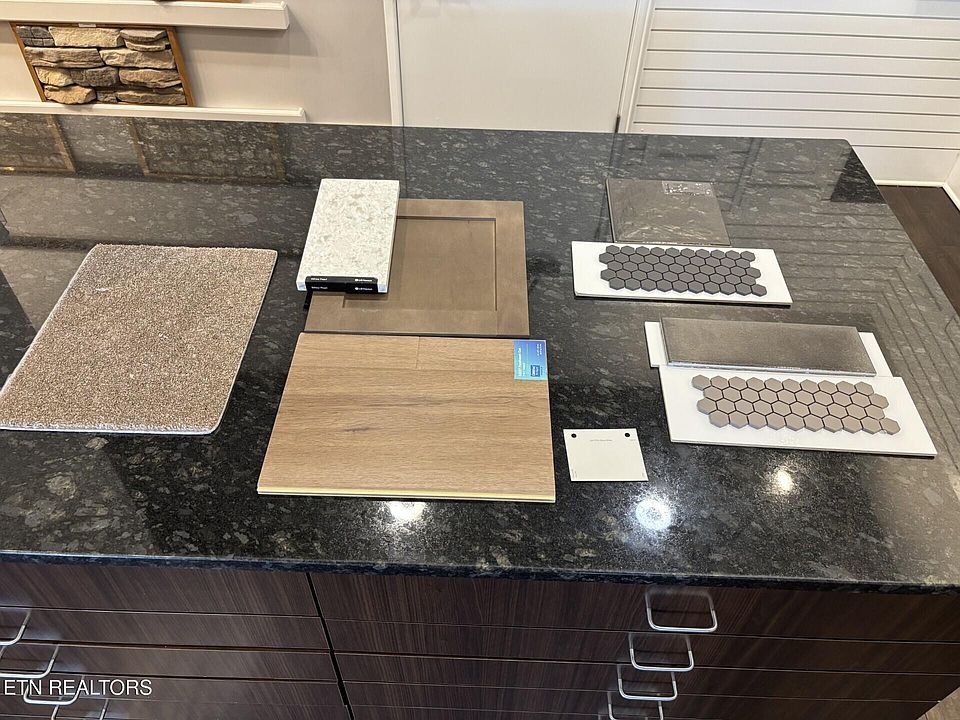 2nd image of 1870 Hickory Reserve Rd