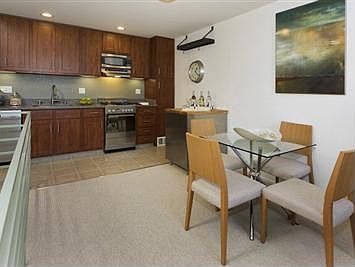 5th image of 1035 S Van Ness Ave APT D