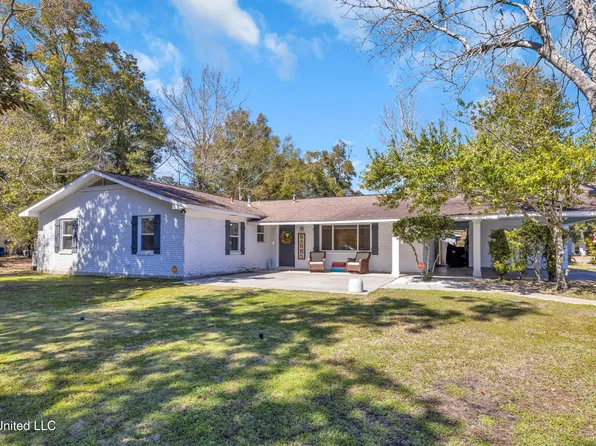 1349 E 2nd St, Pass Christian, MS 39571