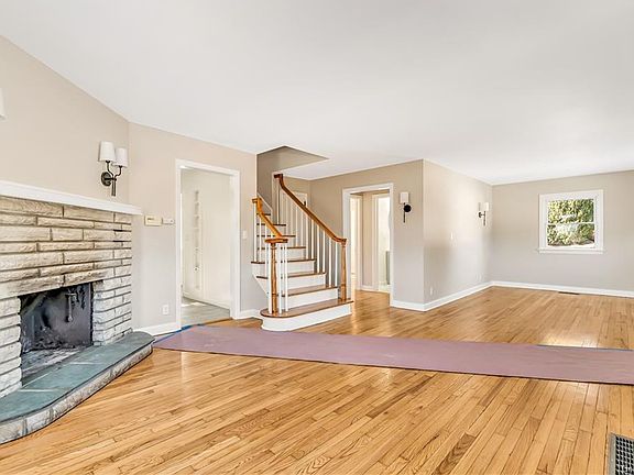4th image of 3 Raymond Dr