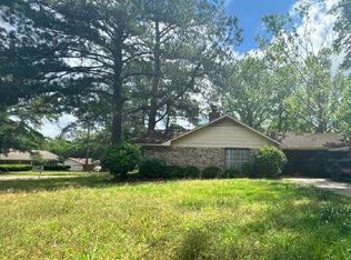 5233 Brookhollow Dr, Jackson, MS 39212