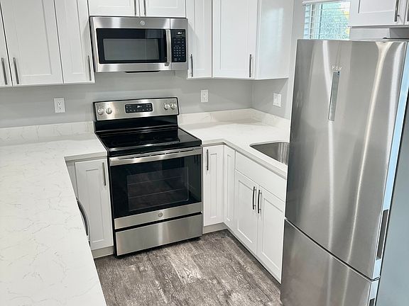 3rd image of 4190 Byron St #4190D