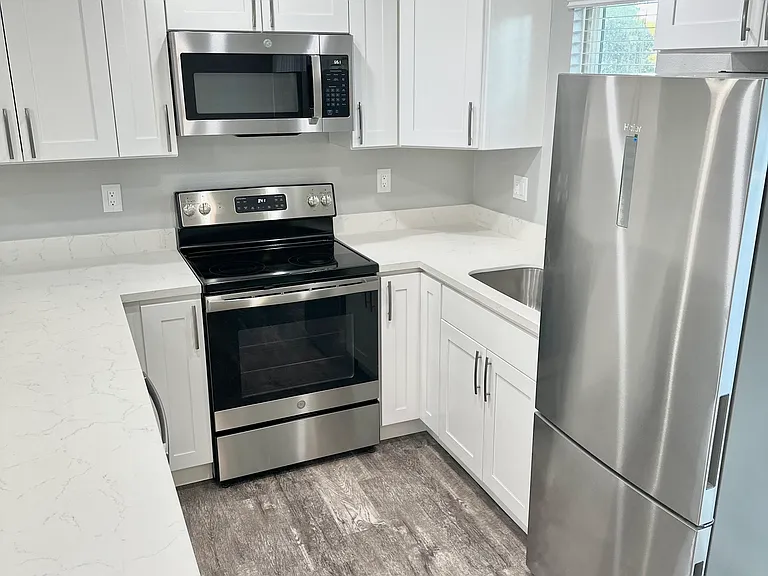 4190 Byron St #4190D — Photo 3