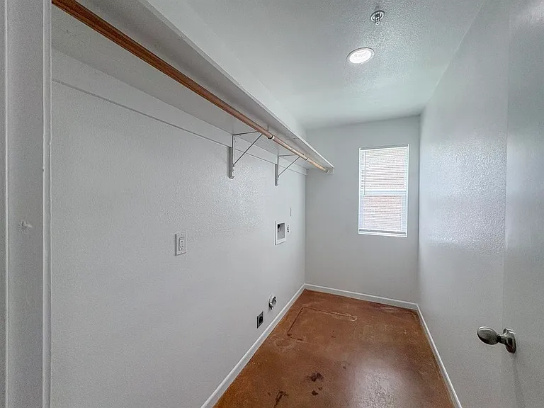 255 E 5th Ave — Photo 29