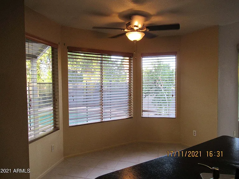 2324 W Highland Ct — Photo 12