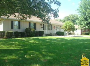 910 Sylvia Dr, Sedalia, MO 65301