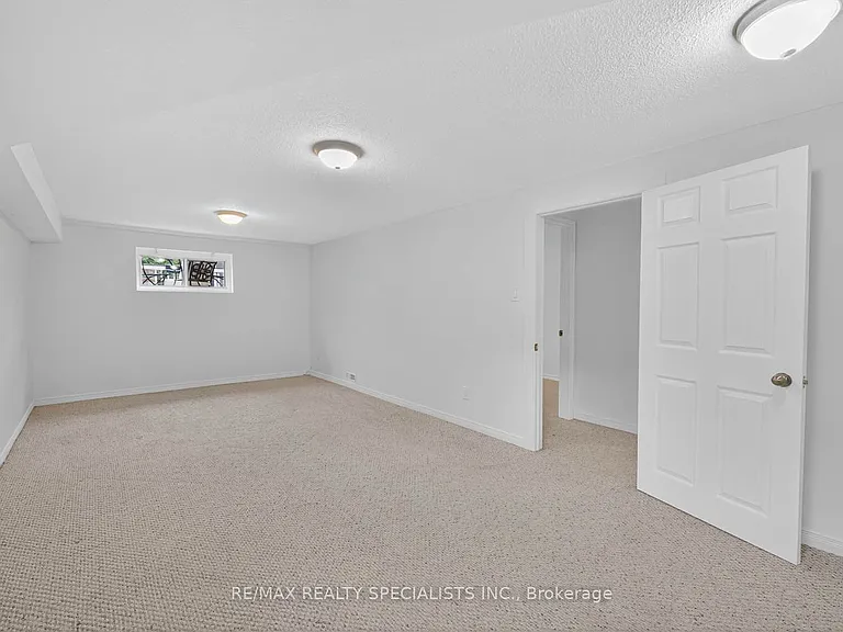 1912 Bonnymede Dr #LOWER — Photo 20