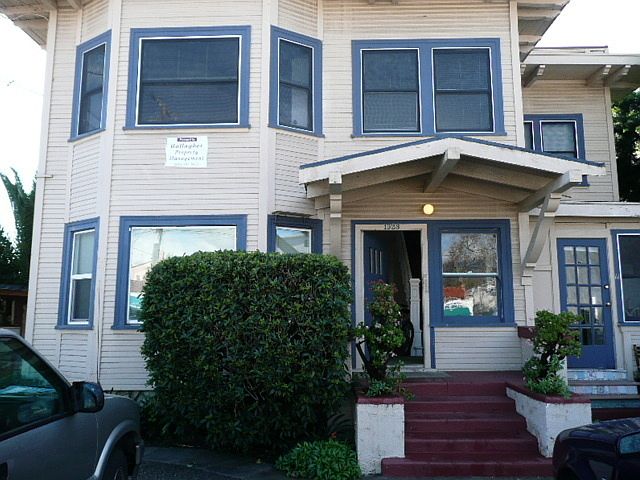 1st image of 1923 De La Vina St APT 11