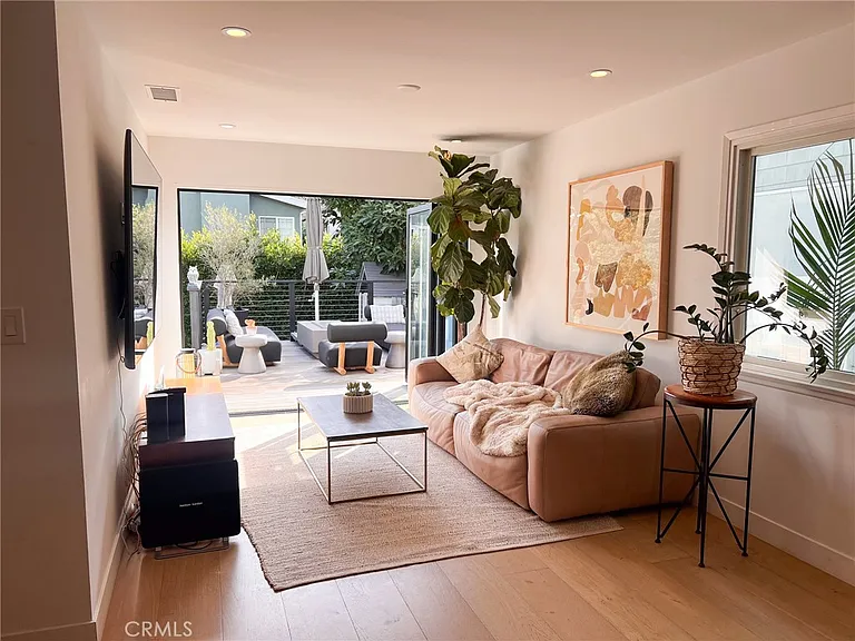 1300 Walnut Ave — Photo 10