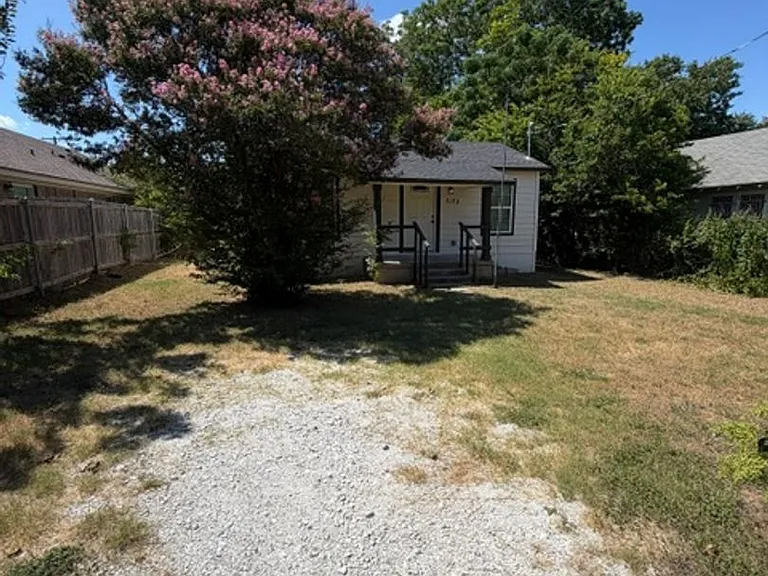 2123 Burnett Ave — Photo 10