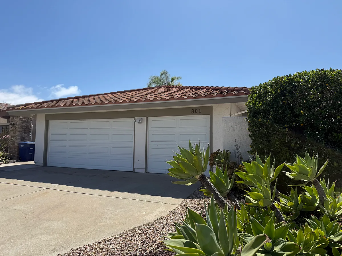 Building Photo - 801 Santa Rosita