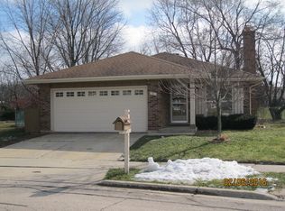 9 Regency Ct, Streamwood, IL 60107