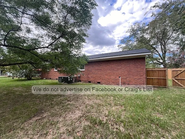1710 Gardenia Ave — Photo 10