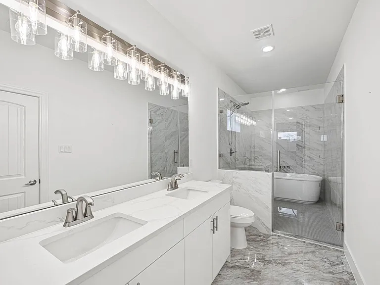 4512 Noble St — Photo 14
