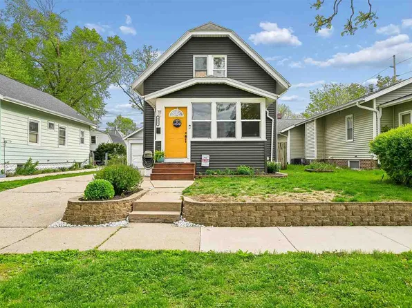 921 H Ave NW, Cedar Rapids, IA 52405
