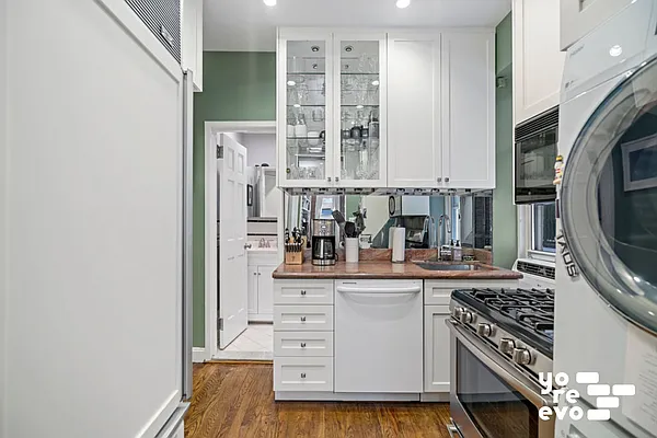 Rented by Yoreevo, LLC | media 18