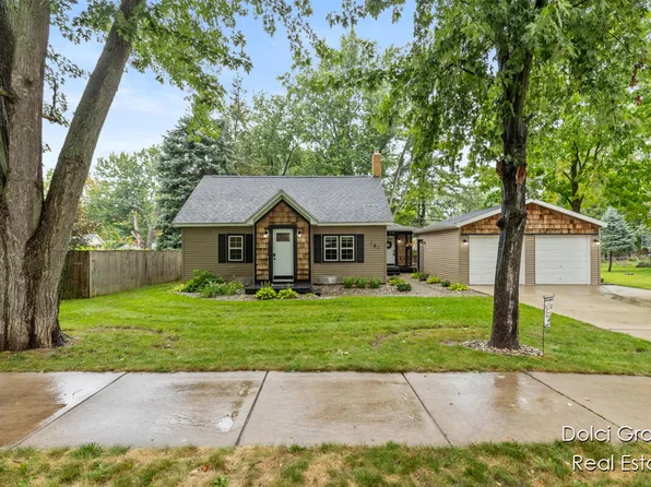 181 E Ash St, Cedar Springs, MI 49319
