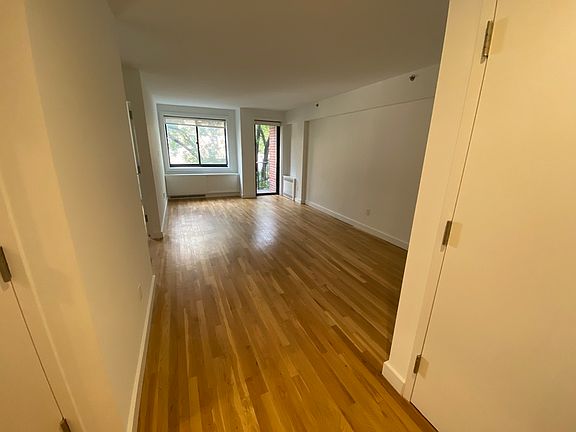 2nd image of 101 W 10th St #420