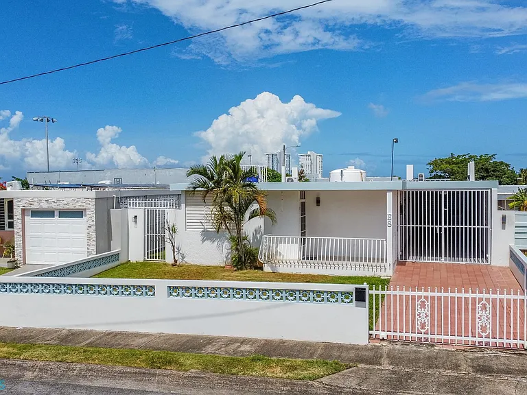 1 Calle 6 — Photo 2