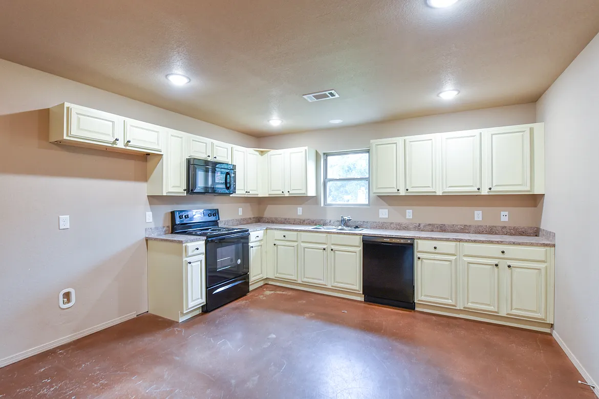108 N Ash Street - B — Photo 3