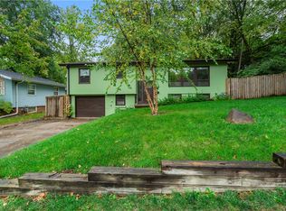 1100 Hazel St, Pella, IA 50219
