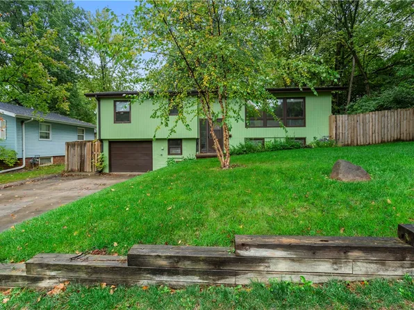1100 Hazel St, Pella, IA 50219