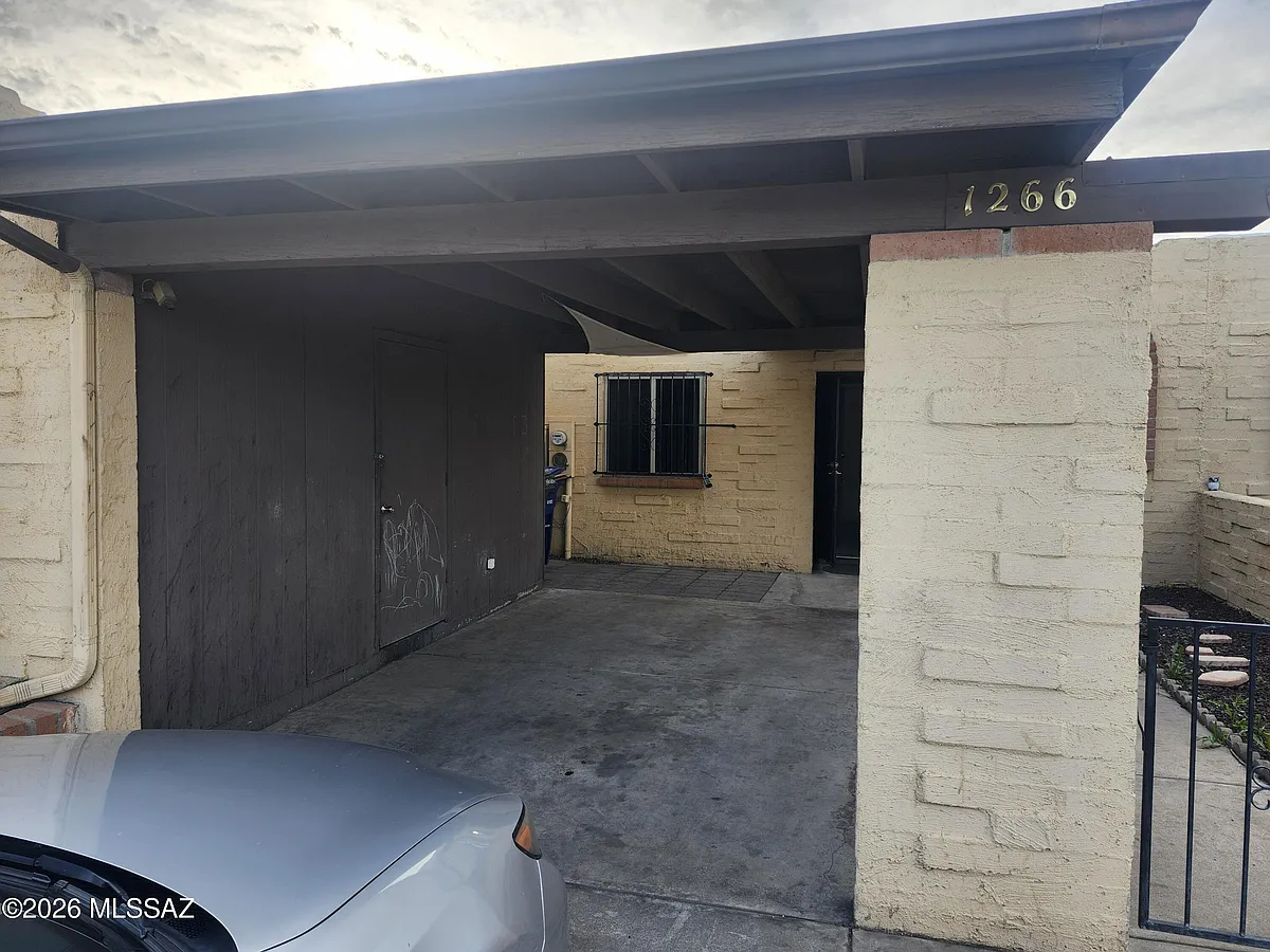 Building Photo - 1266 S Sahuara Ave