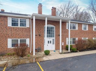 2736 Pease Dr APT 215N, Rocky River, OH 44116