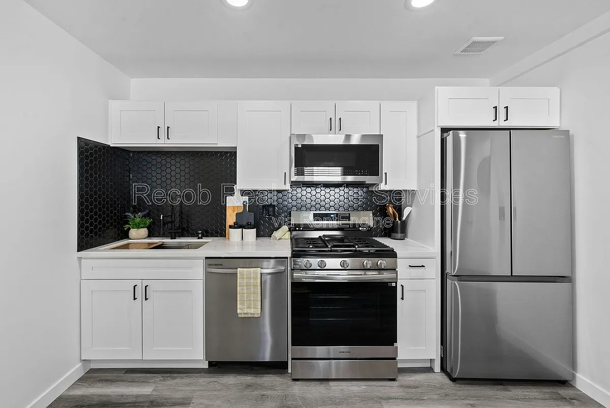 Building Photo - 5116 69th St #5114