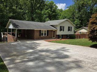 1542 Overlook Dr, Wilkesboro, NC 28697
