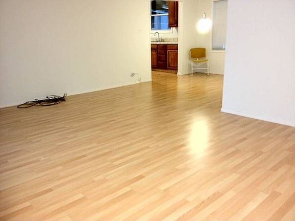 level lot size 8,250 sf