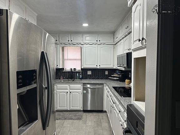 3rd image of 1722 Cliffside Dr