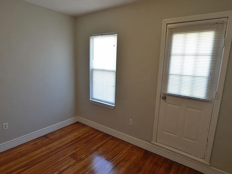 28 Taft St #2 — Photo 8