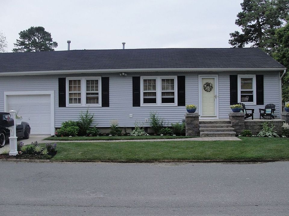2nd image of 1300 8th Ave