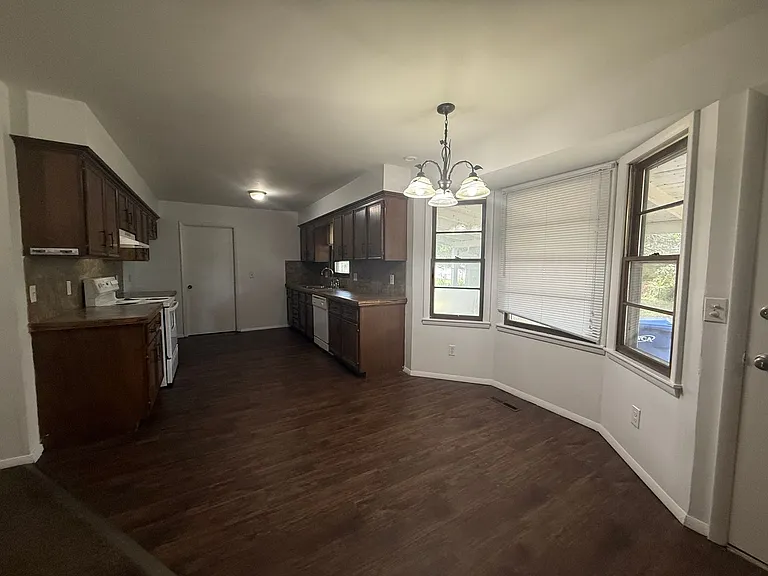 2561 S Ferguson Ave — Photo 4