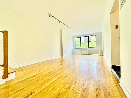 Rented by HOLTON REAL ESTATE INC. | media 16