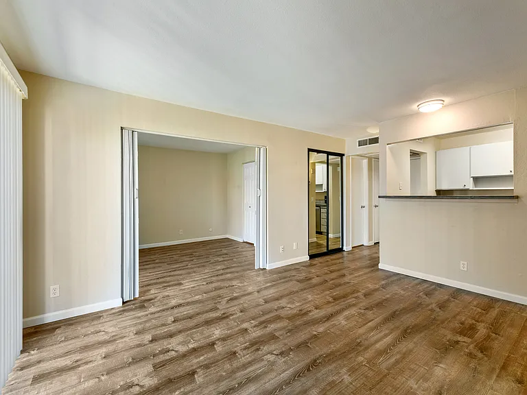 310 N Civic Dr #409 — Photo 4