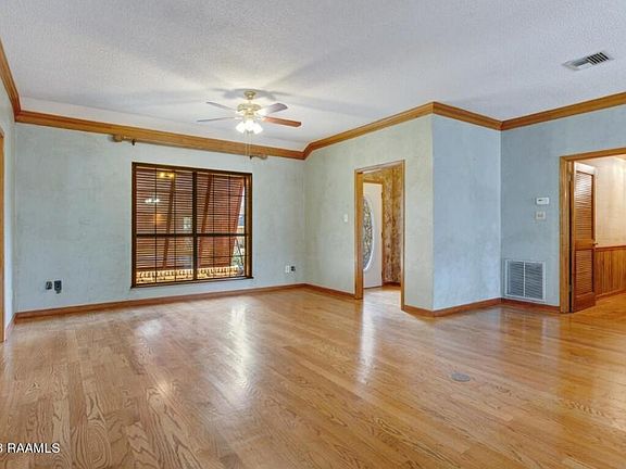 3rd image of 800 Canaan Dr