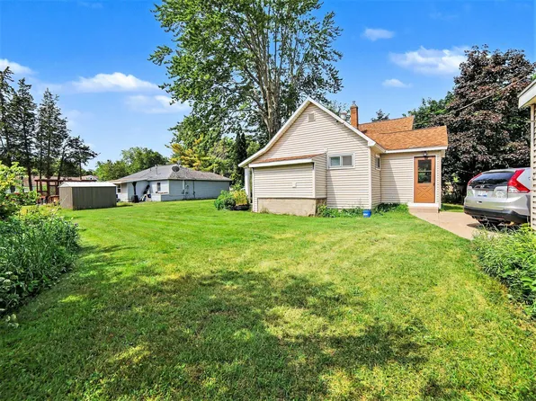 312 N Bear Lake Rd, Muskegon, MI 49445